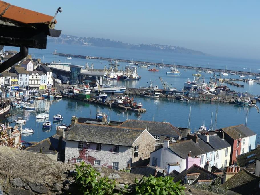 Stunning Penthouse Views To Harbour With Parking. Apartman Brixham Kültér fotó