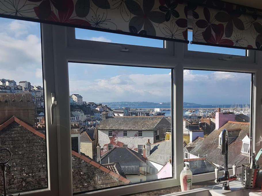 Stunning Penthouse Views To Harbour With Parking. Apartman Brixham Kültér fotó