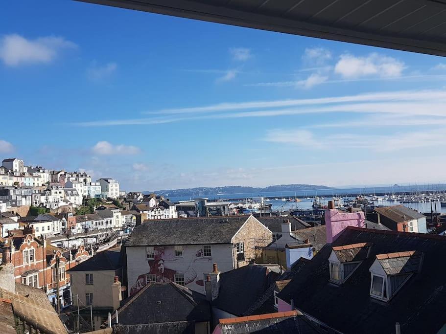 Stunning Penthouse Views To Harbour With Parking. Apartman Brixham Kültér fotó