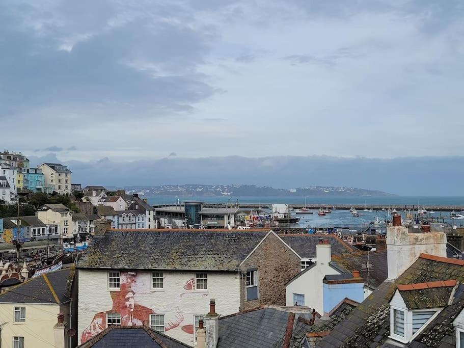 Stunning Penthouse Views To Harbour With Parking. Apartman Brixham Kültér fotó