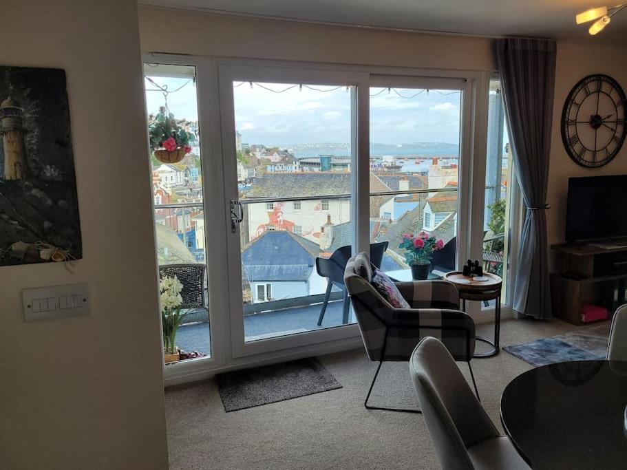 Stunning Penthouse Views To Harbour With Parking. Apartman Brixham Kültér fotó