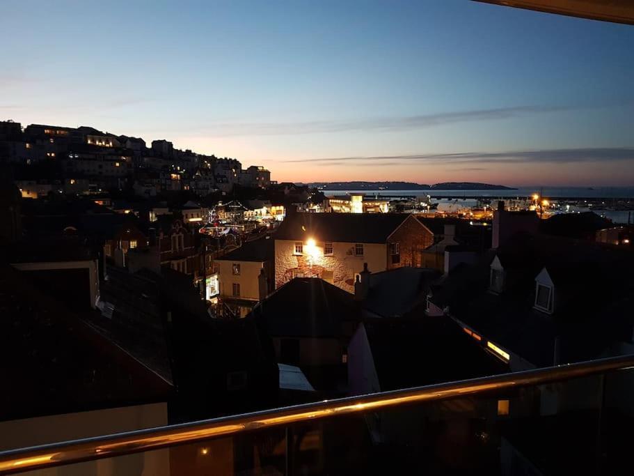 Stunning Penthouse Views To Harbour With Parking. Apartman Brixham Kültér fotó