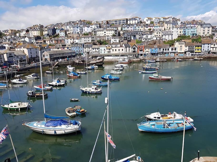 Stunning Penthouse Views To Harbour With Parking. Apartman Brixham Kültér fotó