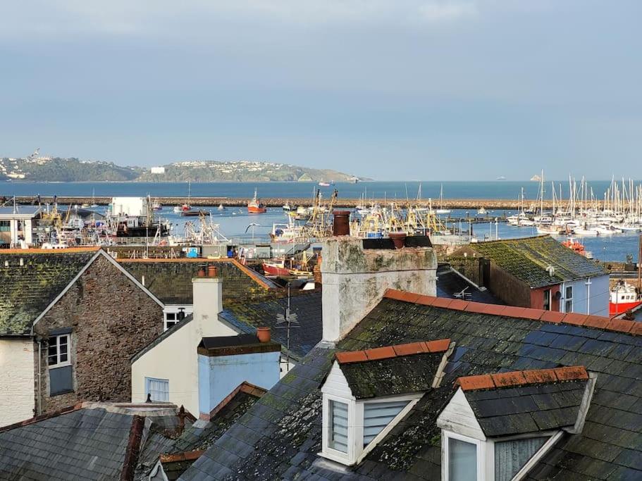 Stunning Penthouse Views To Harbour With Parking. Apartman Brixham Kültér fotó